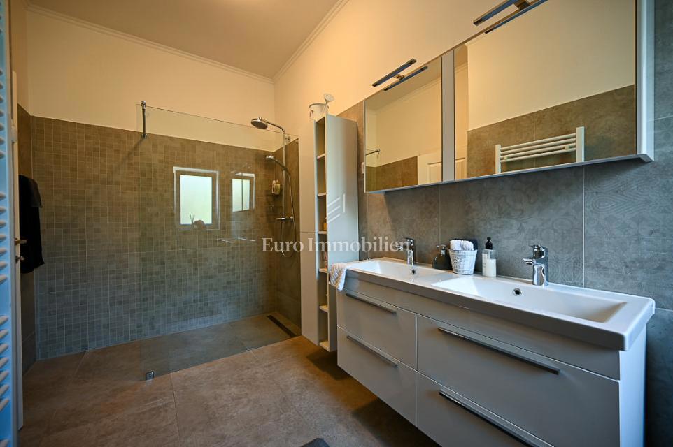 Istra, Grožnjan, Luksuzna vila z bazenom