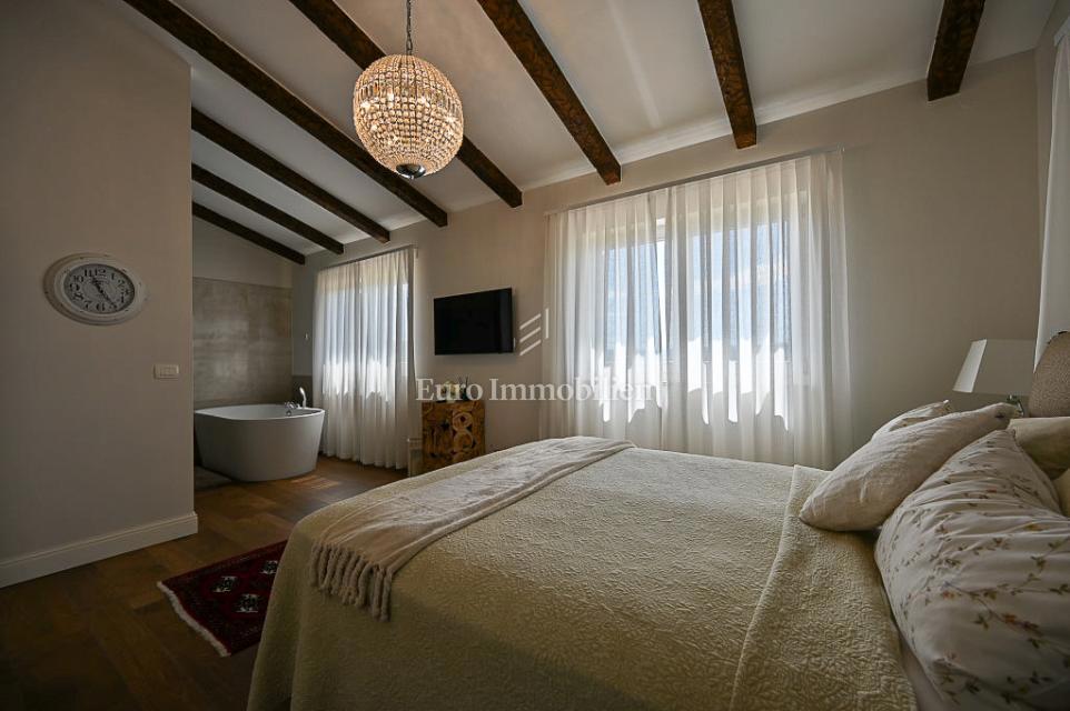 Istra, Grožnjan, Luksuzna vila z bazenom