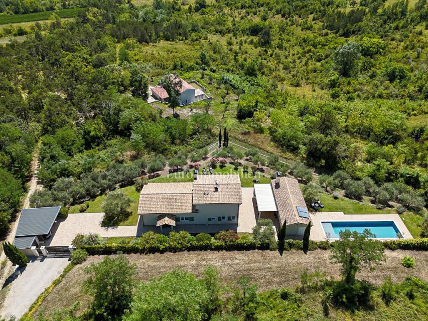 Istra, Grožnjan, Luksuzna vila z bazenom