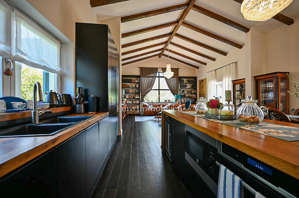 Istra, Grožnjan, Luksuzna vila z bazenom