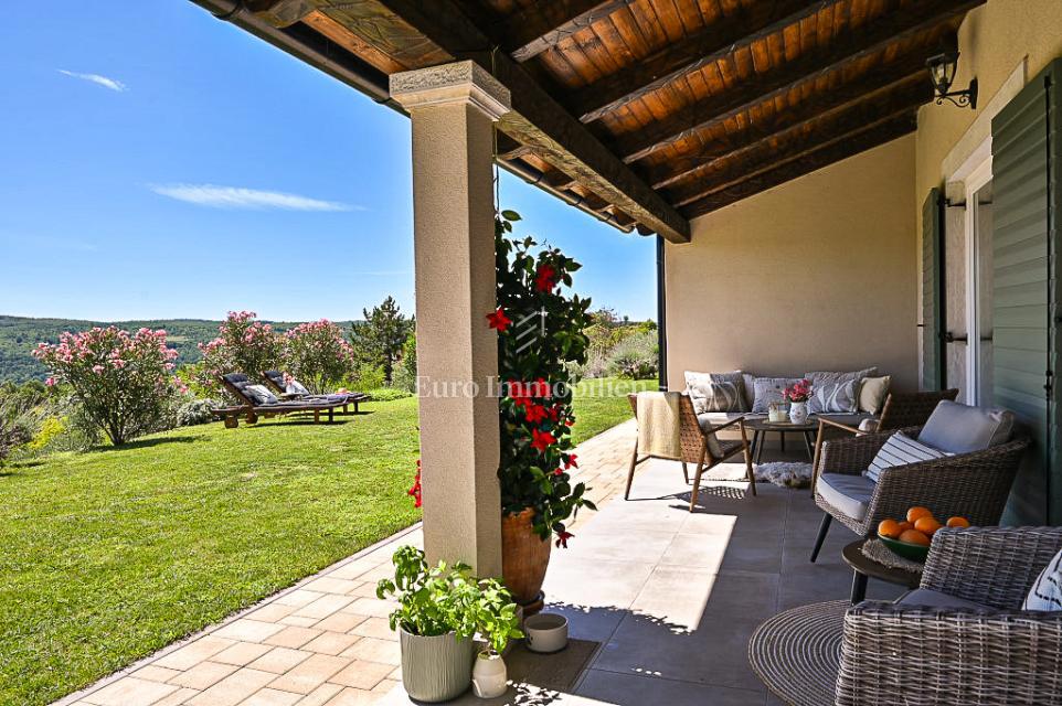 Istra, Grožnjan, Luksuzna vila z bazenom