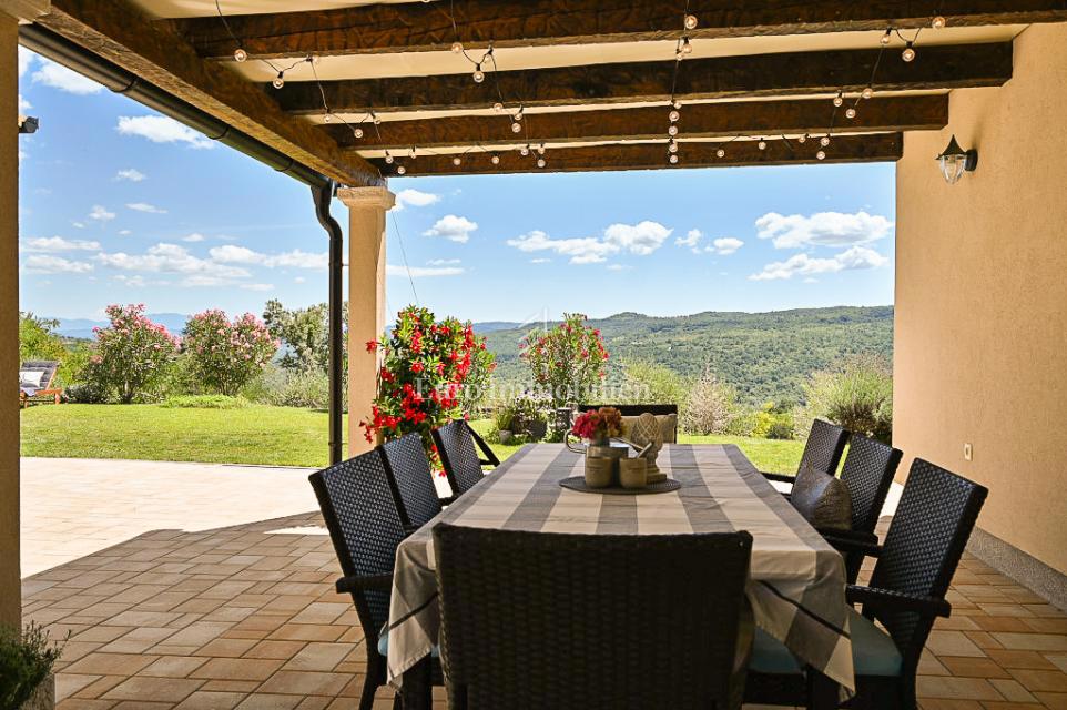 Istra, Grožnjan, Luksuzna vila z bazenom