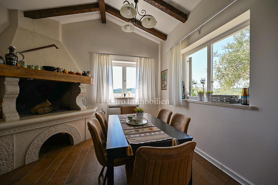 Istra, Grožnjan, Luksuzna vila z bazenom