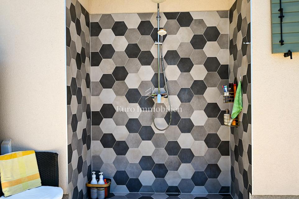 Istra, Grožnjan, Luksuzna vila z bazenom