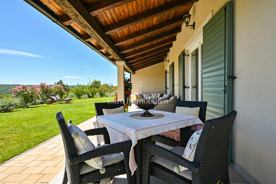 Istra, Grožnjan, Luksuzna vila z bazenom