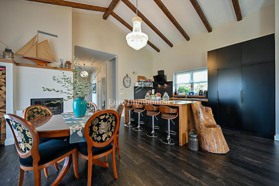 Istra, Grožnjan, Luksuzna vila z bazenom