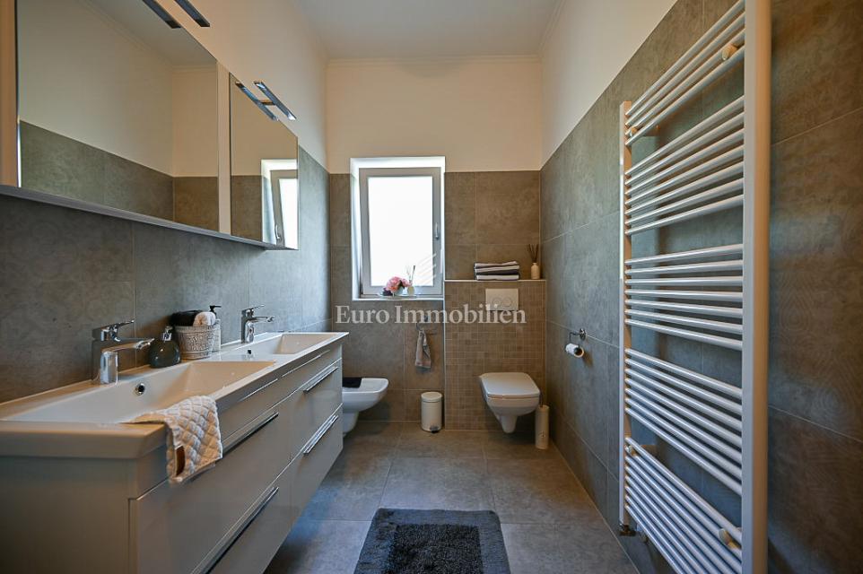 Istra, Grožnjan, Luksuzna vila z bazenom