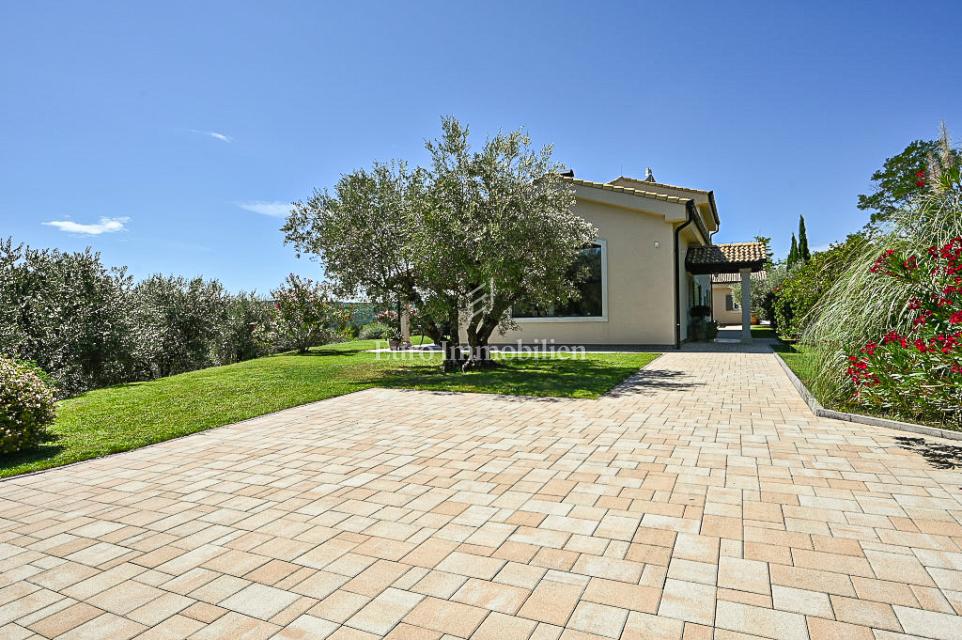 Istra, Grožnjan, Luksuzna vila z bazenom