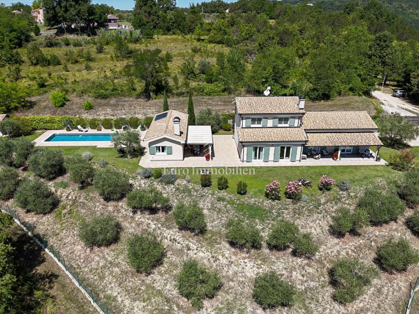 Istra, Grožnjan, Luksuzna vila z bazenom