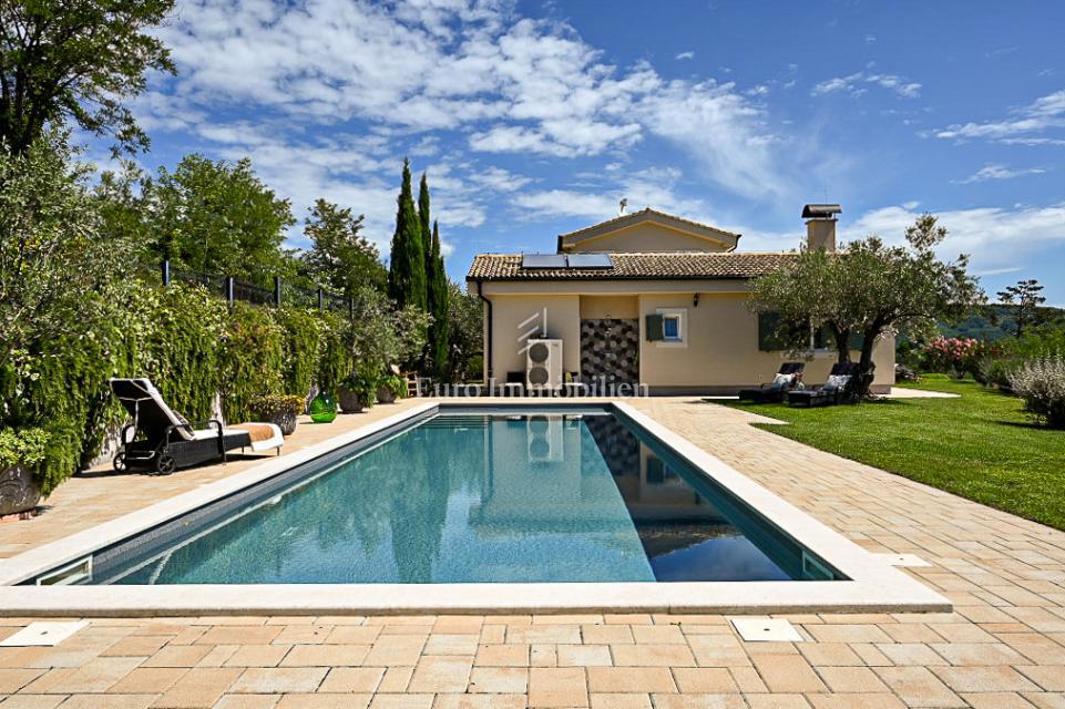 Istra, Grožnjan, Luksuzna vila z bazenom