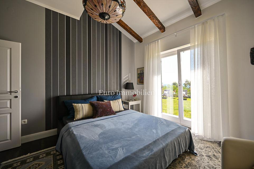 Istra, Grožnjan, Luksuzna vila z bazenom