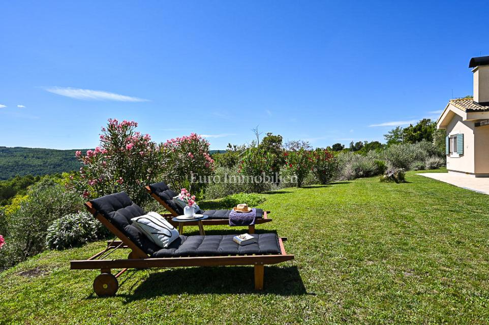 Istra, Grožnjan, Luksuzna vila z bazenom