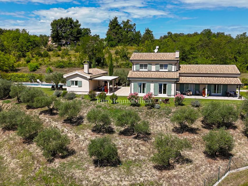 Istra, Grožnjan, Luksuzna vila z bazenom