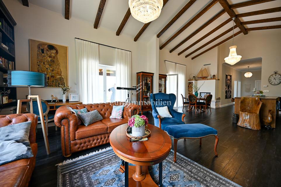 Istra, Grožnjan, Luksuzna vila z bazenom