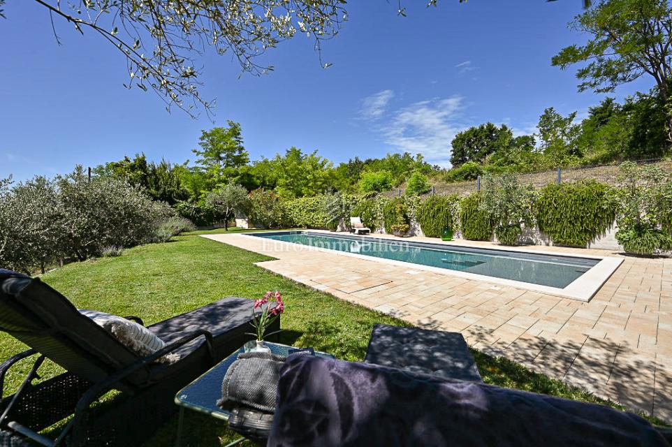 Istra, Grožnjan, Luksuzna vila z bazenom