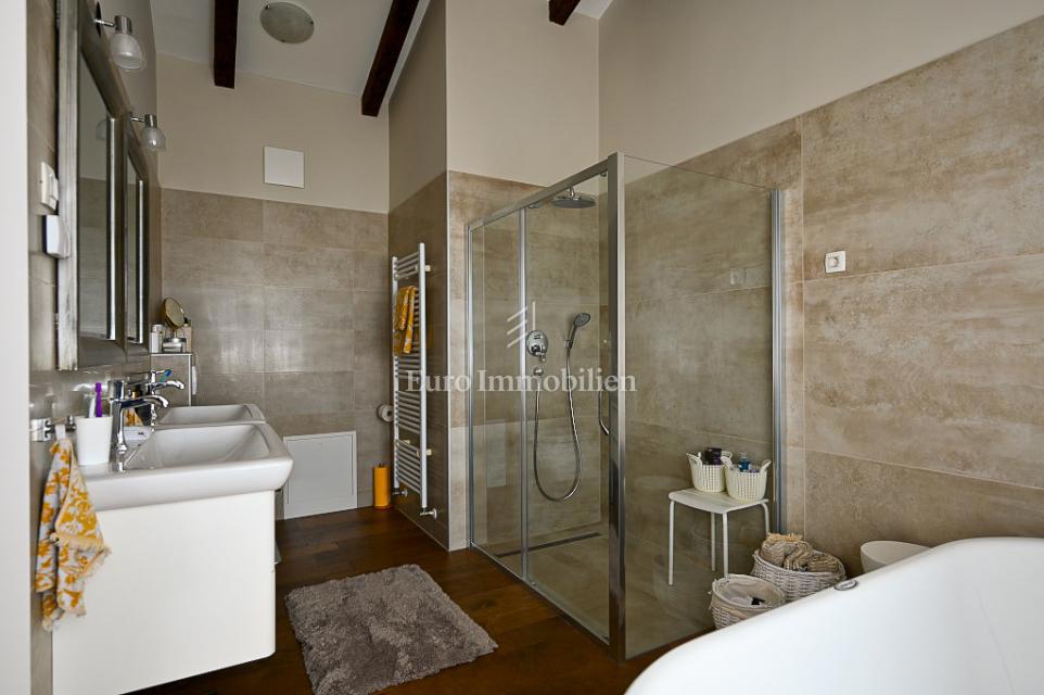 Istra, Grožnjan, Luksuzna vila z bazenom