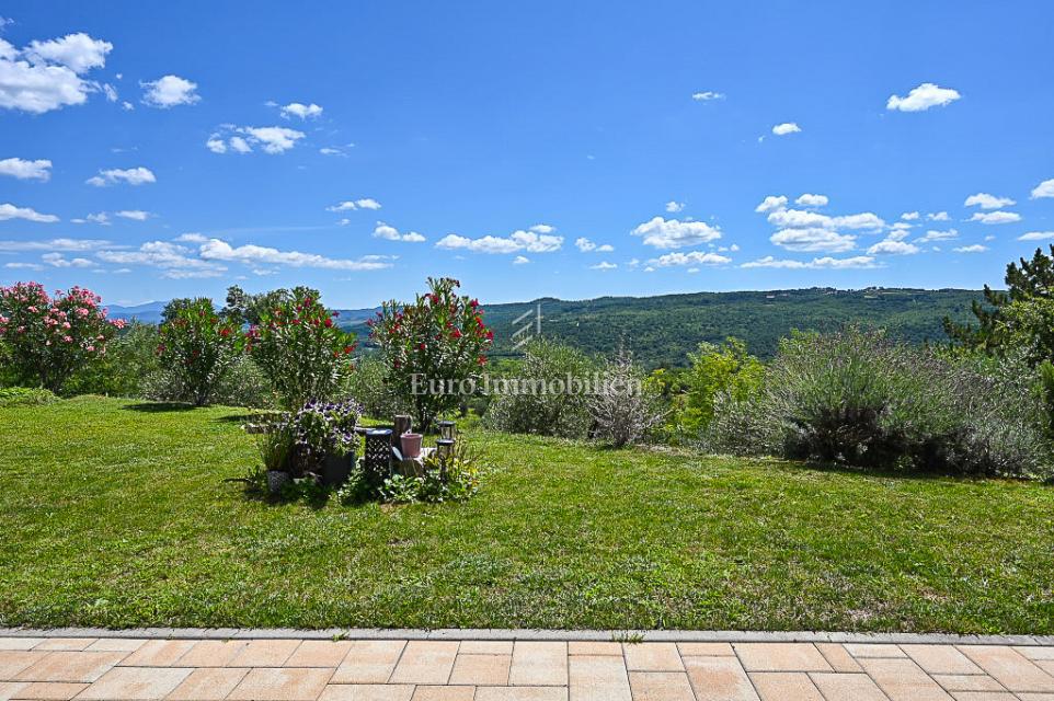 Istra, Grožnjan, Luksuzna vila z bazenom