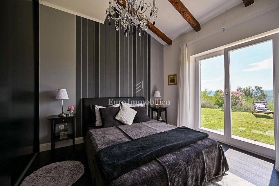 Istra, Grožnjan, Luksuzna vila z bazenom