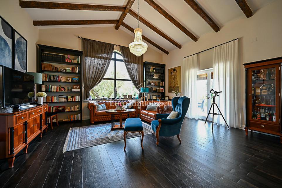 Istra, Grožnjan, Luksuzna vila z bazenom