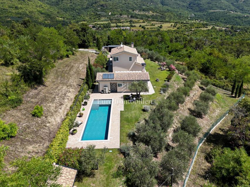 Istra, Grožnjan, Luksuzna vila z bazenom