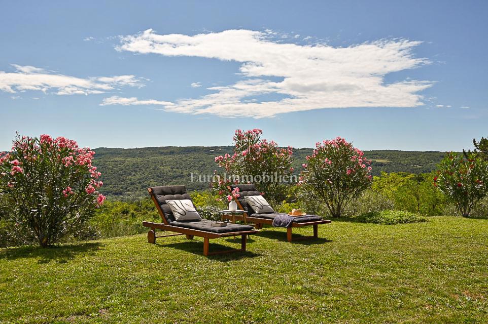 Istra, Grožnjan, Luksuzna vila z bazenom