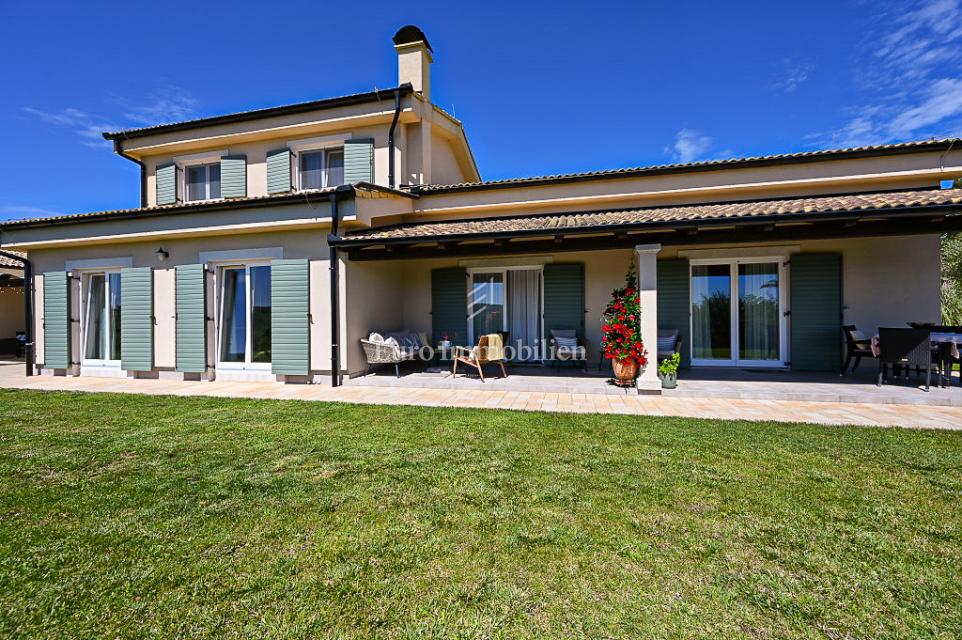 Istra, Grožnjan, Luksuzna vila z bazenom