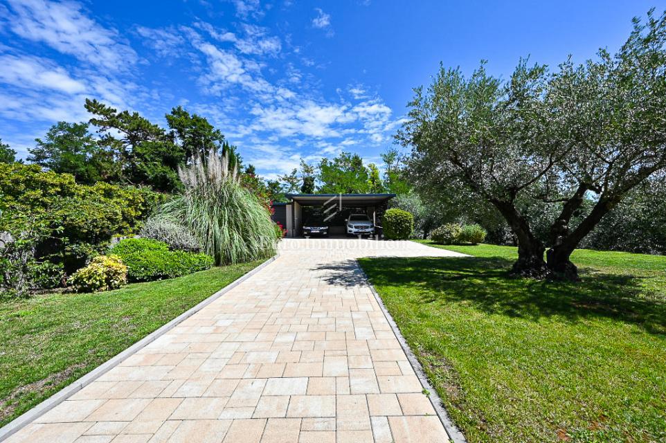 Istra, Grožnjan, Luksuzna vila z bazenom