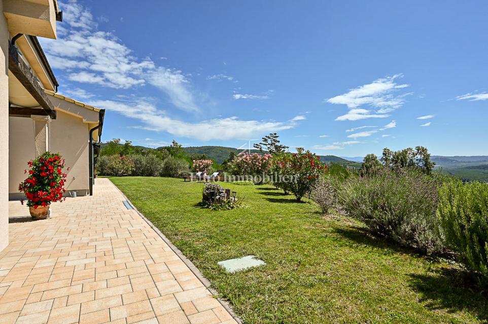 Istra, Grožnjan, Luksuzna vila z bazenom