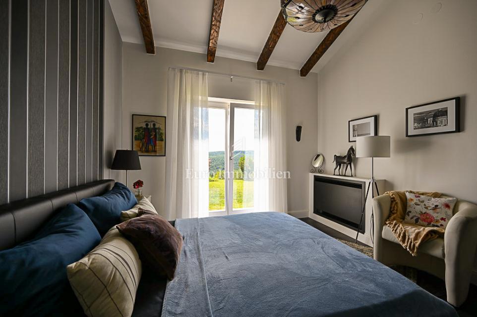 Istra, Grožnjan, Luksuzna vila z bazenom