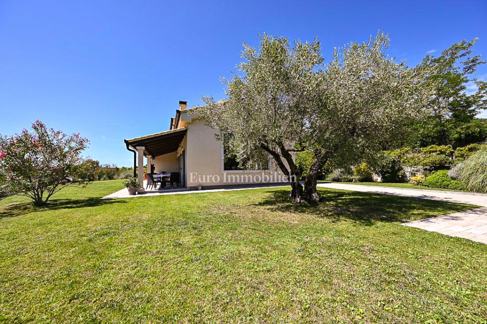 Istra, Grožnjan, Luksuzna vila z bazenom