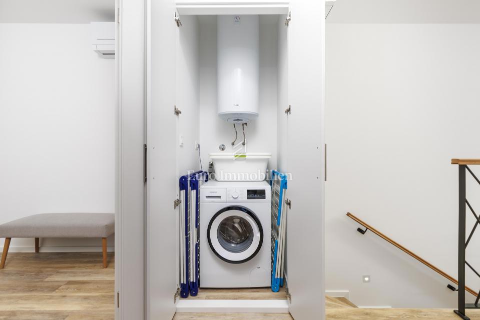 Moderna hiša Jadranovo v bližini morja