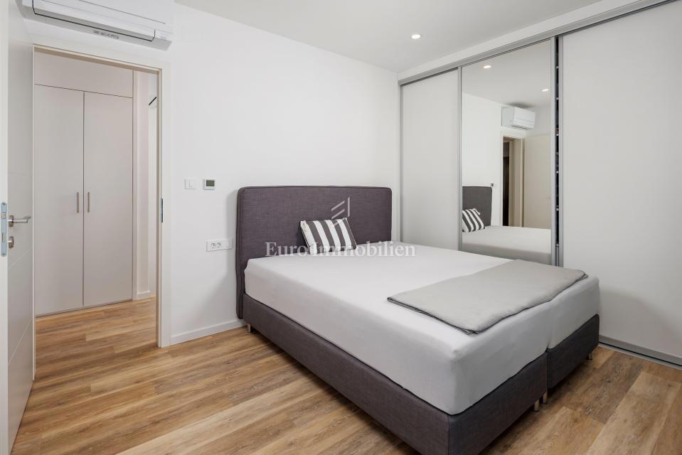 Moderna hiša Jadranovo v bližini morja