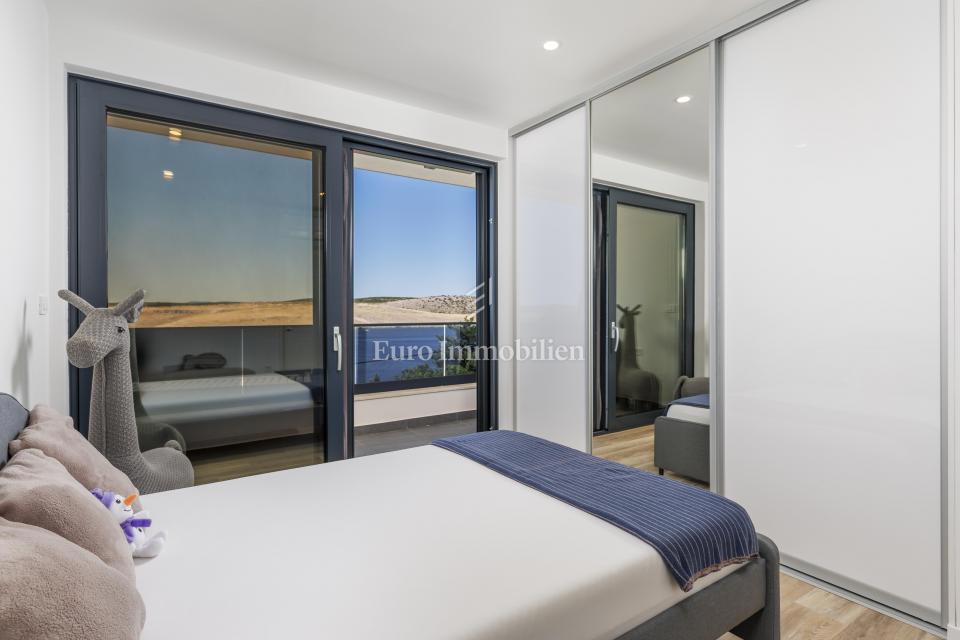 Moderna hiša Jadranovo v bližini morja