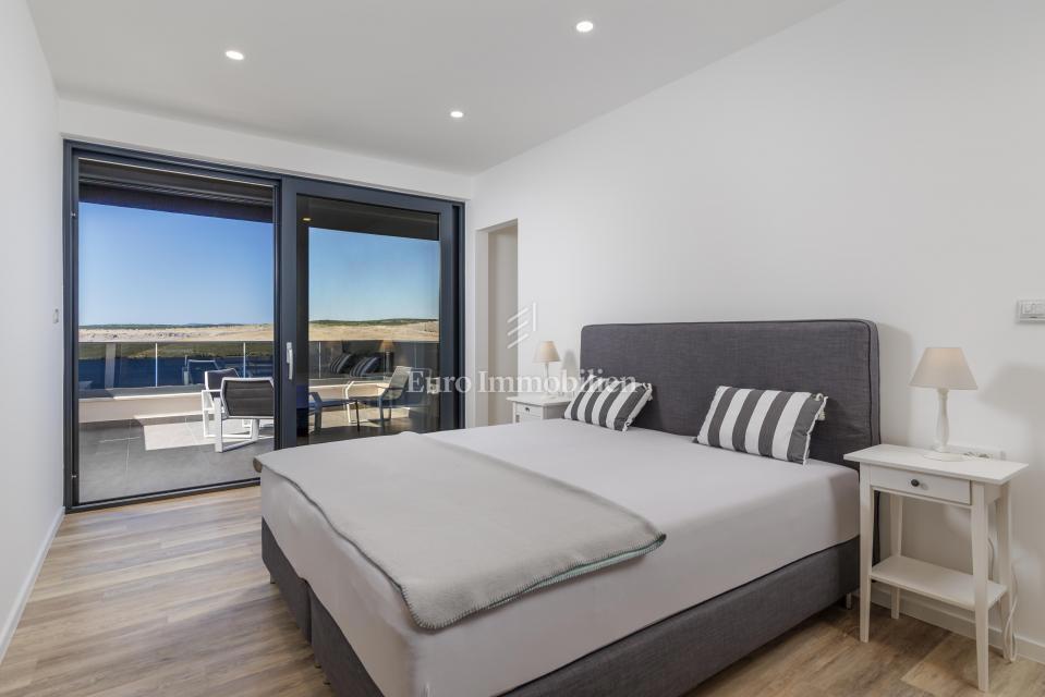 Moderna hiša Jadranovo v bližini morja