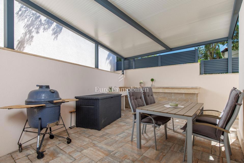 Moderna hiša Jadranovo v bližini morja