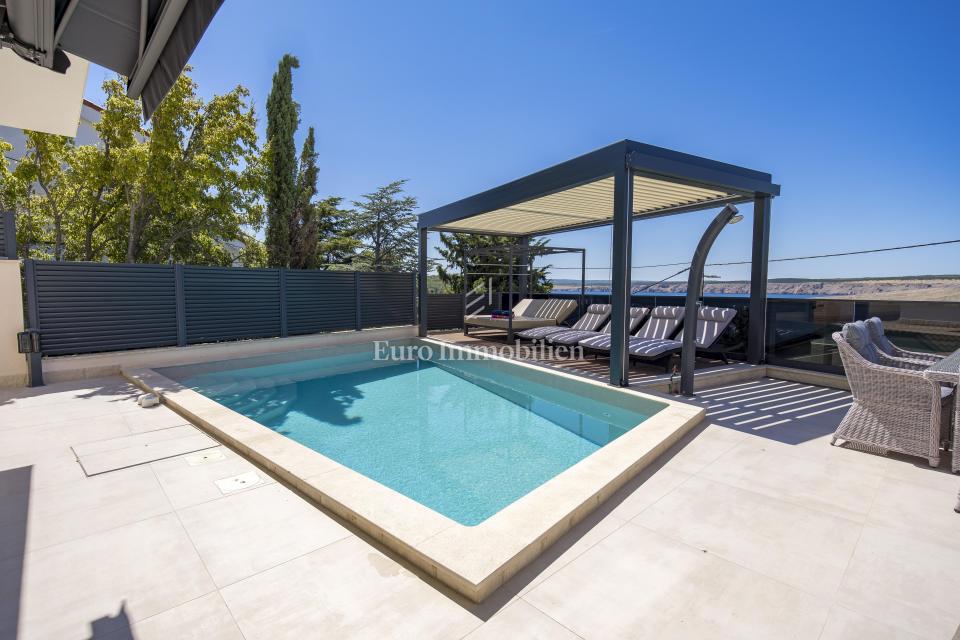 Moderna hiša Jadranovo v bližini morja