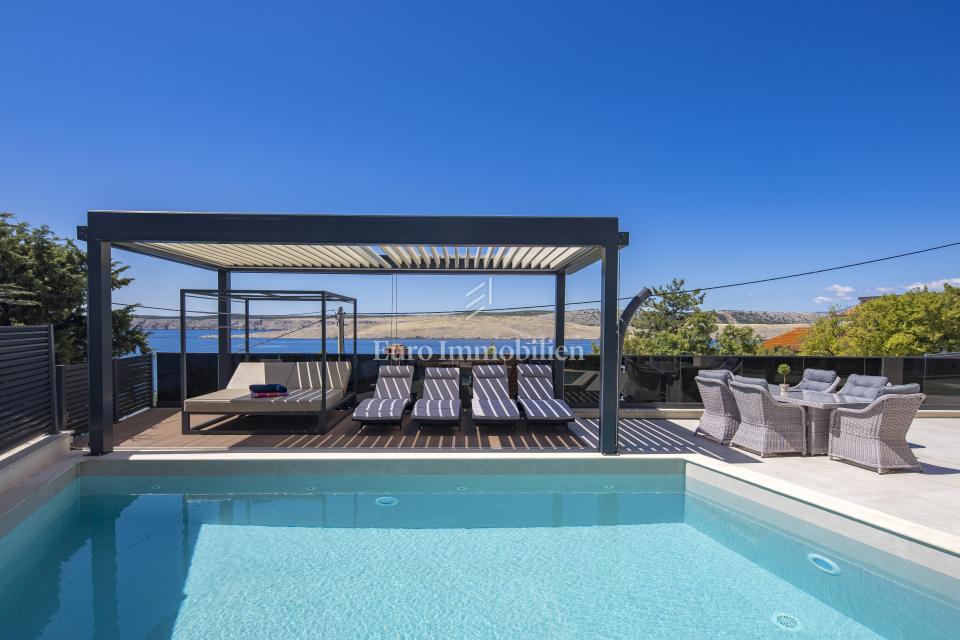 Moderna hiša Jadranovo v bližini morja