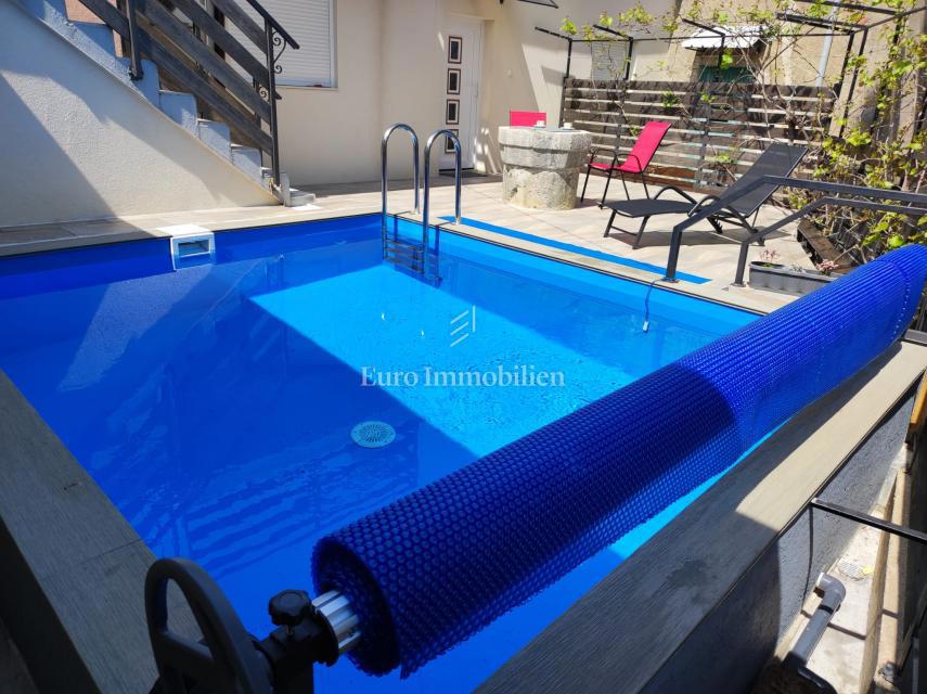 Prenovljena starina v okolici mesta Krk