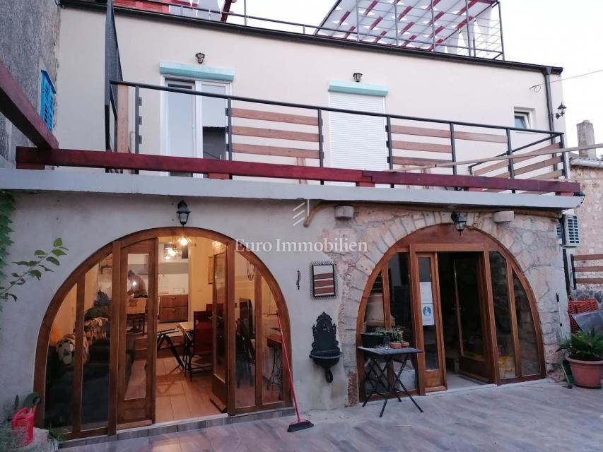 Prenovljena starina v okolici mesta Krk