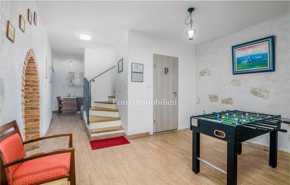 Prenovljena starina v okolici mesta Krk