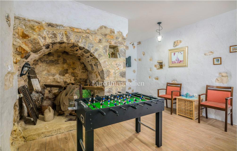 Prenovljena starina v okolici mesta Krk