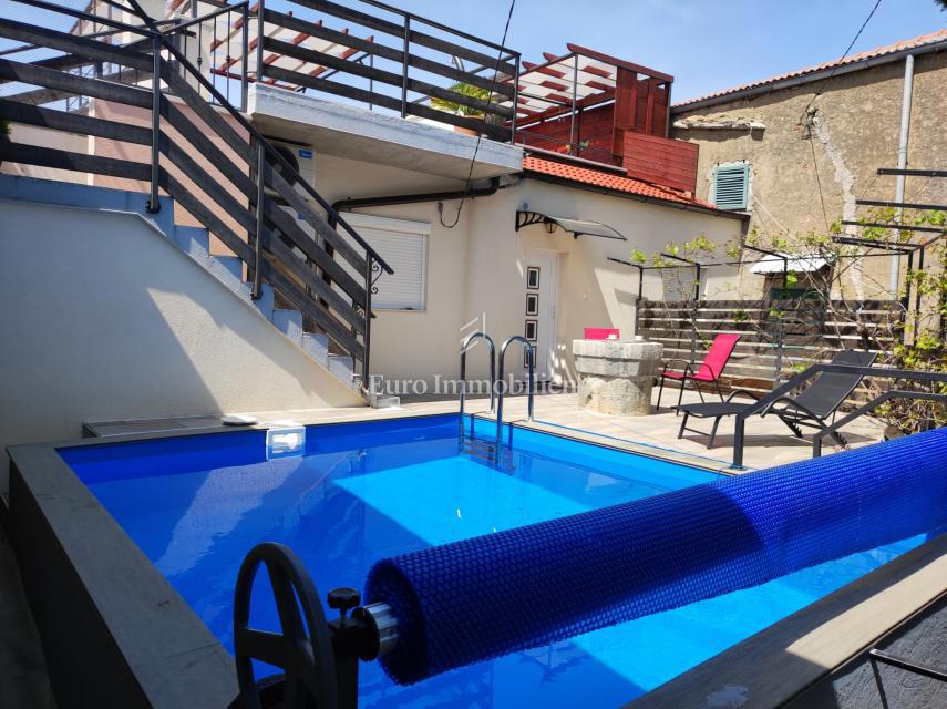 Prenovljena starina v okolici mesta Krk