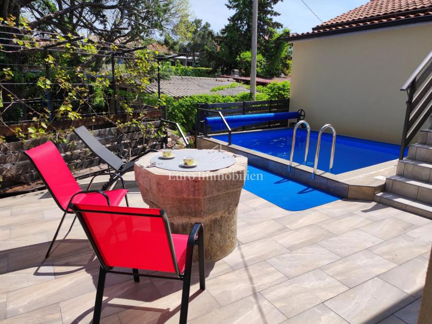 Prenovljena starina v okolici mesta Krk