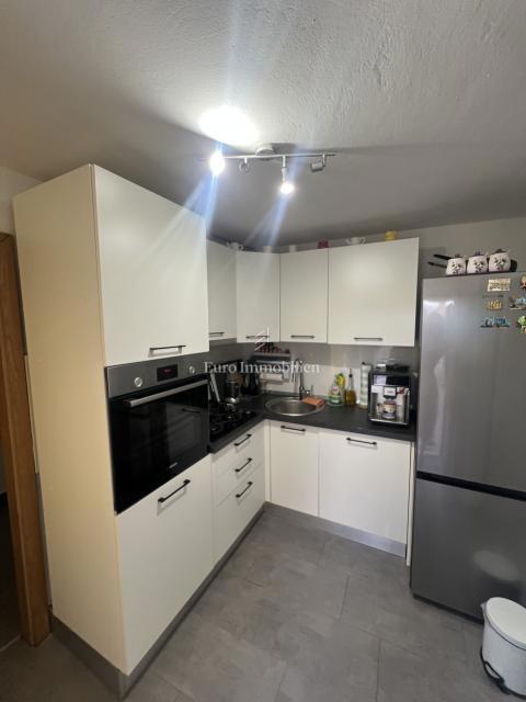 Opremljena hiša 400 m od morja