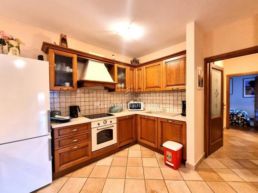 Kamnita hiša z bazenom in wellnessom pri Poreču