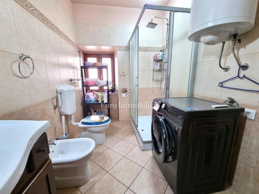 Kamnita hiša z bazenom in wellnessom pri Poreču