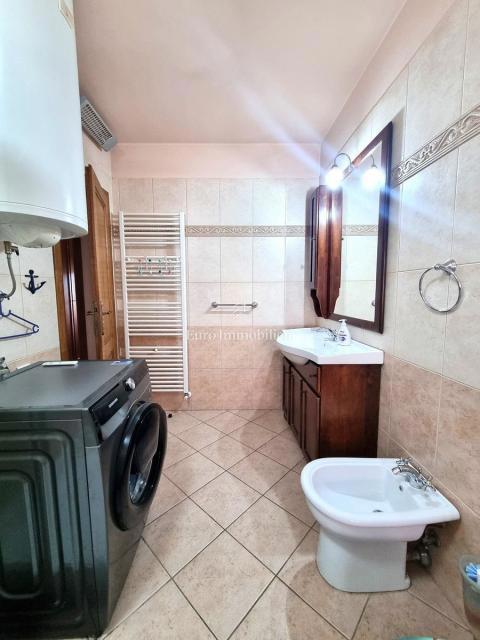 Kamnita hiša z bazenom in wellnessom pri Poreču