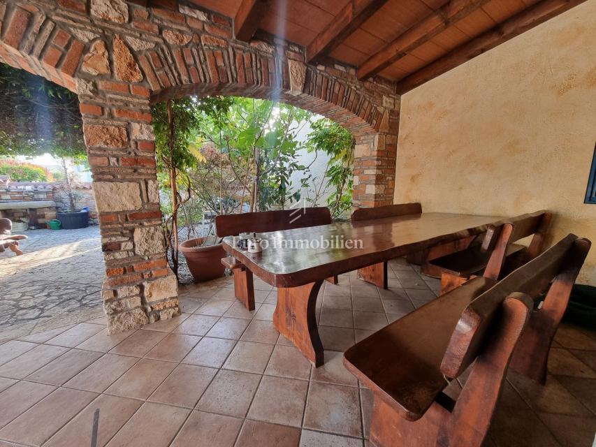 Kamnita hiša z bazenom in wellnessom pri Poreču