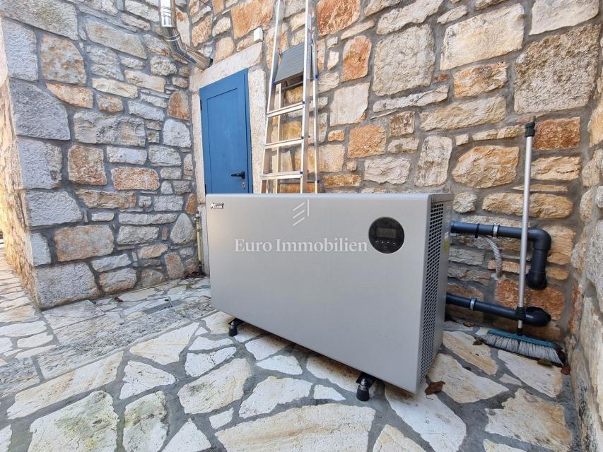 Kamnita hiša z bazenom in wellnessom pri Poreču