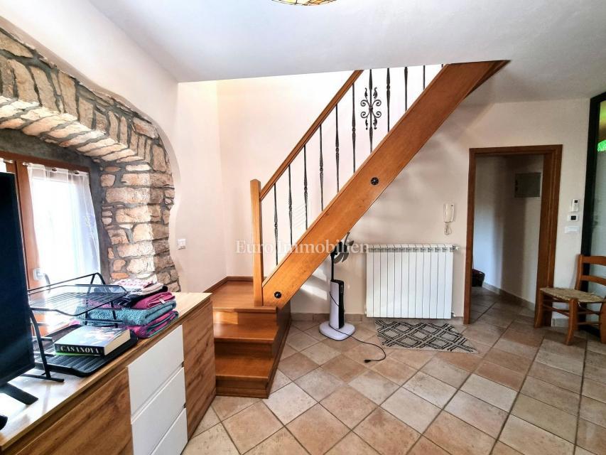 Kamnita hiša z bazenom in wellnessom pri Poreču